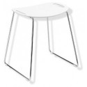 Tabouret de douche Hewi, structure chromée, assise en blanc de sécurité